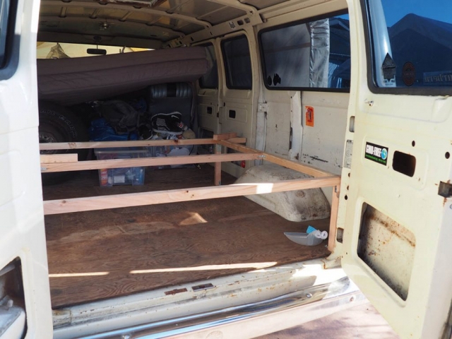 bett untergestell 1024x768 640x480 - Ausbau Van /  Van Conversion