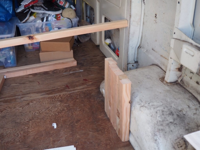 bettpfosten 1024x768 640x480 - Ausbau Van /  Van Conversion
